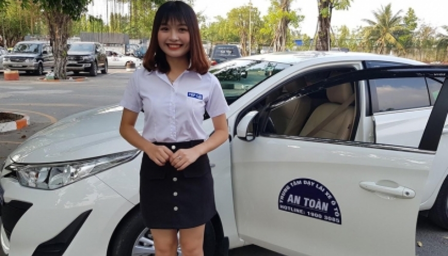 Ôn thi Lý Thuyết GPLX hạng B1: Đề số 19